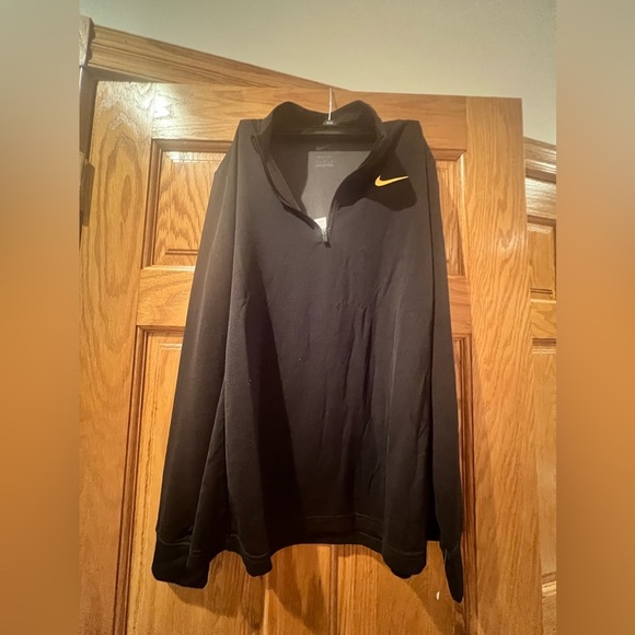 Women’s - Nike - Dri-Fit - Quarter Zip - Picture 9 of 11